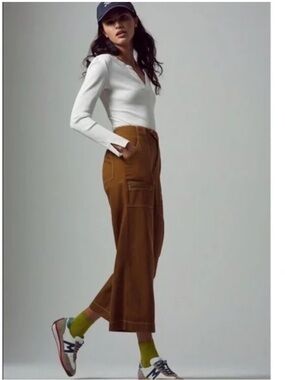 Anthropologie Porter Wide Leg Cargo
Crops, Size 8